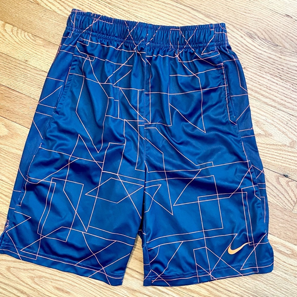 Nike boys basketball shorts XL